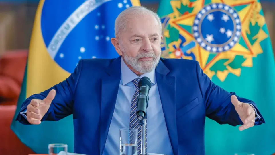 Governo Lula esconde gastos milionários com viagens