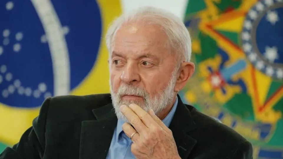 Desaprovação de Lula atinge 53,6%: maioria dos brasileiros rejeita governo petista