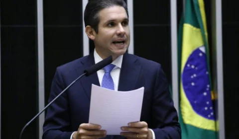 Hugo Motta diz que não vai pautar urgência da anistia aos atos de 8/1