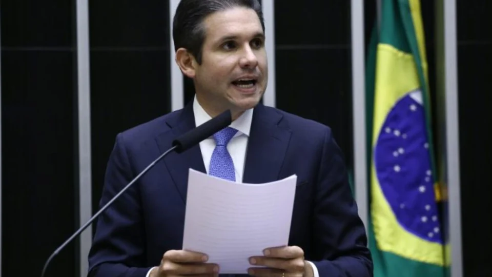 Hugo Motta diz que não vai pautar urgência da anistia aos atos de 8/1