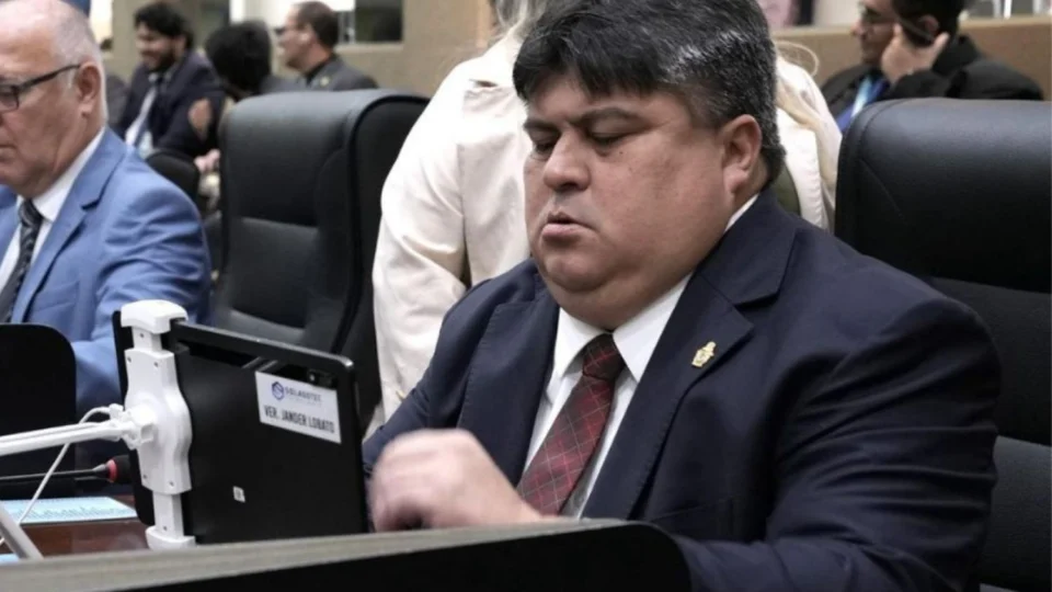 David Reis homenageia trabalhadores, mas lidera faltas na Câmara Municipal de Manaus