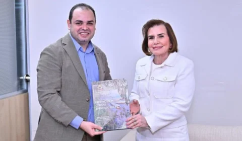 TCE-AM entrega prestação de contas anual à Assembleia Legislativa