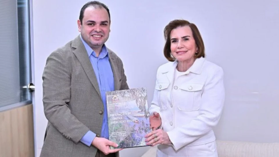 TCE-AM entrega prestação de contas anual à Assembleia Legislativa