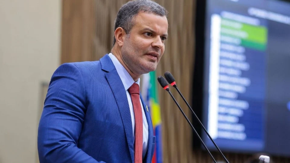 “Radar não resolve”, diz Rodrigo Sá ao cobrar prioridade da Prefeitura de Manaus na infraestrutura