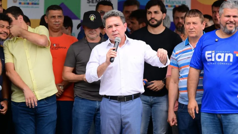 Ausência de Tadeu em evento de Omar repercute nos bastidores políticos