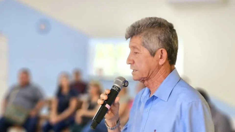 Prefeito de Novo Aripuanã gasta mais de R$ 1 milhão com móveis para a sede da prefeitura