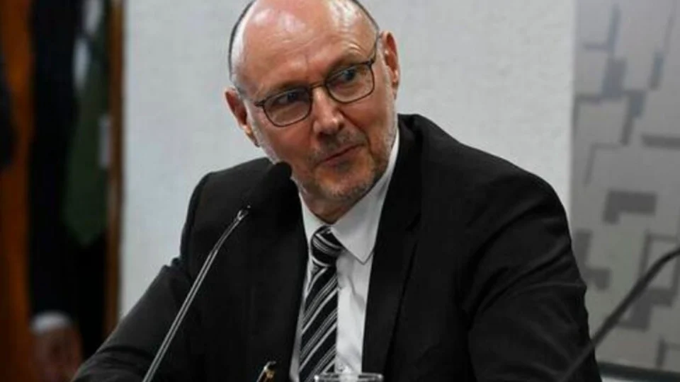 PF investiga diretores da Abin de Lula sobre espionagem contra o Paraguai