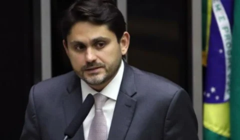 Enrolado em escândalos, ministro de Lula se demite