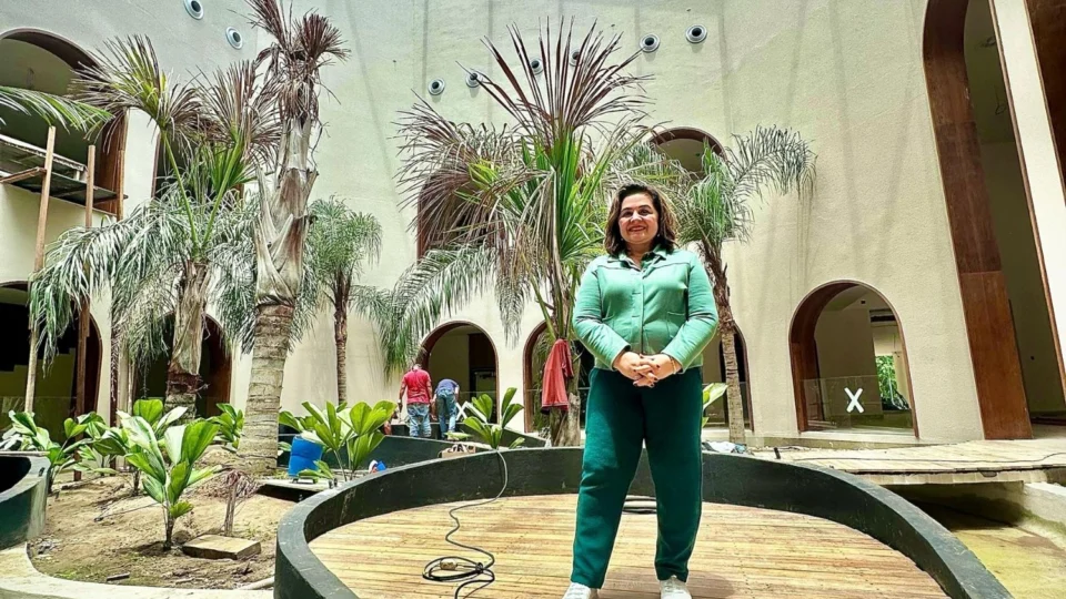 Maria do Carmo vistoria restauro do Tropical Hotel e anuncia reabertura da primeira fase para julho