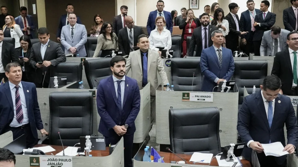 CMM aprova oito Projetos de Lei com reajustes salariais para servidores municipais