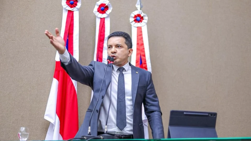 Delegado Péricles articula aprovação de reajuste salarial das Polícias Civil, Militar e Bombeiros