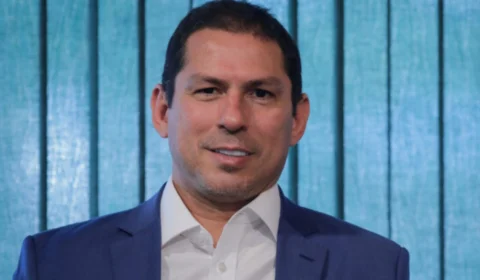 PT quer indicar vice na chapa de Omar Aziz e entra em disputa com prefeito David Almeida