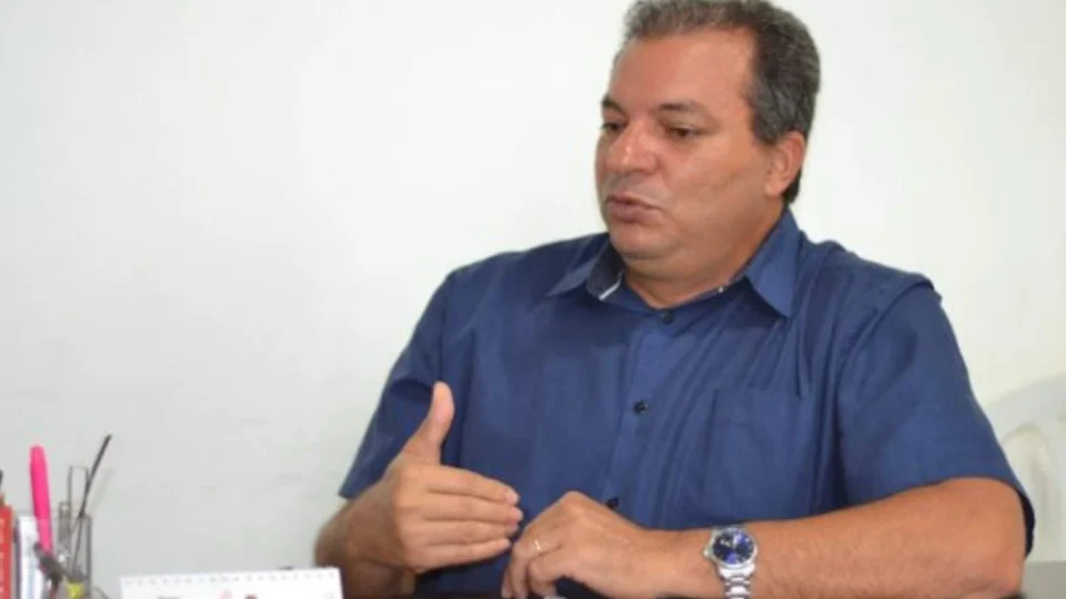 Prefeitura de Envira é alvo de investigação do MP por nomeação e transporte escolar