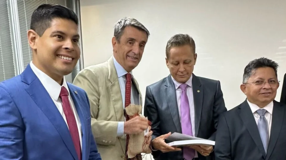 Embaixador da Itália visita Aleam, elogia Amazonas e defende diálogo entre parlamentos democráticos