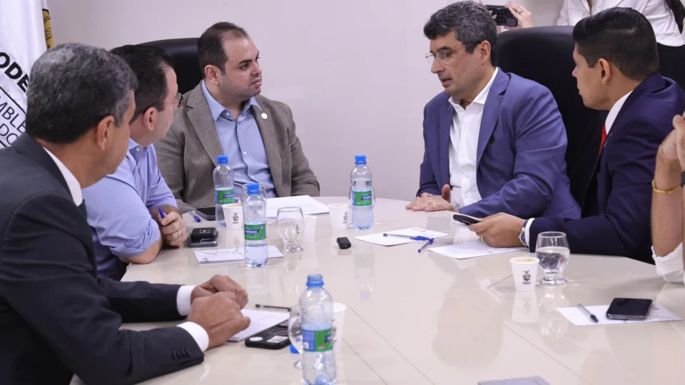 Aleam realiza reunião com superintendente do DNIT para discutir infraestrutura e logística no AM