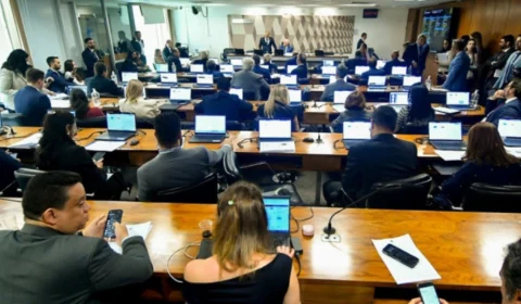 CCJ do Senado aprova fim da reeleição para presidente, prefeitos e governadores