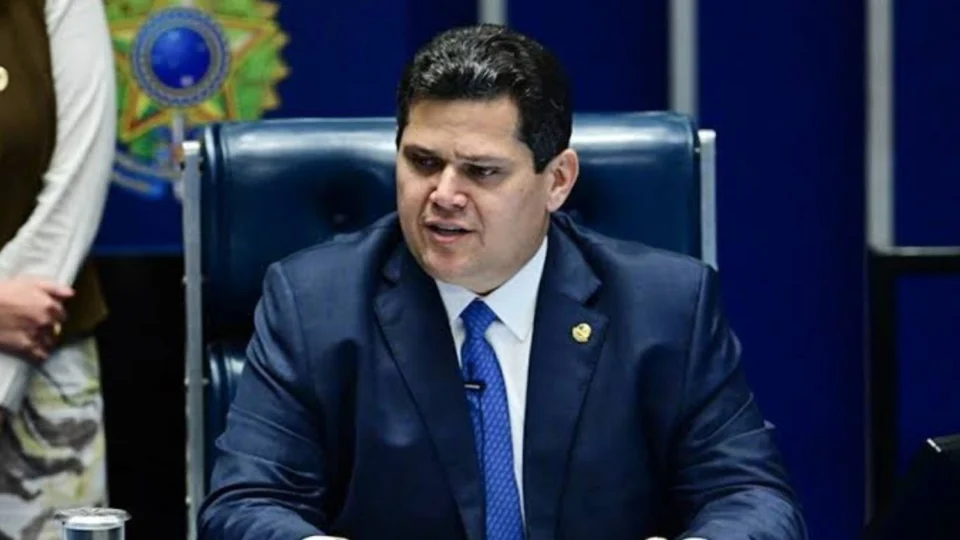 Alcolumbre sinaliza que CPMI do INSS só será instalada no segundo semestre