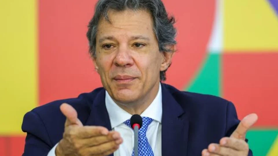 Governo anuncia congelamento de R$ 31,3 bi no orçamento e aumento no IOF