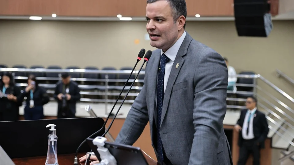 Rodrigo Sá se destaca como oposição propositiva e recebe elogios da base do prefeito na CMM