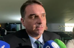 Flávio Bolsonaro vê influência de Lula sobre Alcolumbre e critica “semi-anistia”