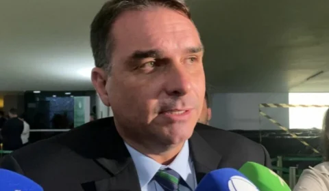 Flávio Bolsonaro vê influência de Lula sobre Alcolumbre e critica “semi-anistia”