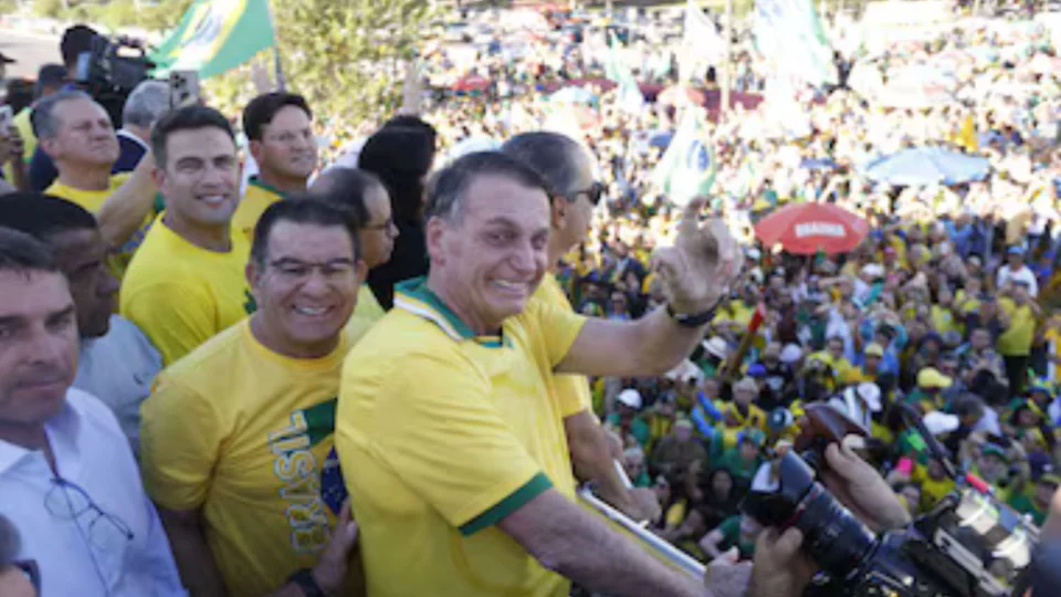 Manifestação pró-anistia em Brasília reúne Bolsonaro, Nikolas Ferreira e mais