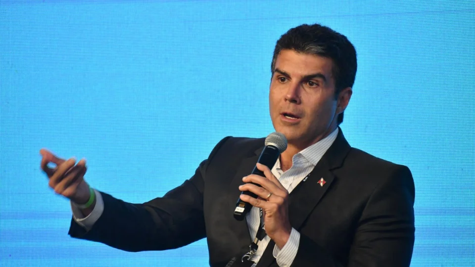 DPU pede suspensão das redes sociais de Helder Barbalho por descumprimento de decisão judicial