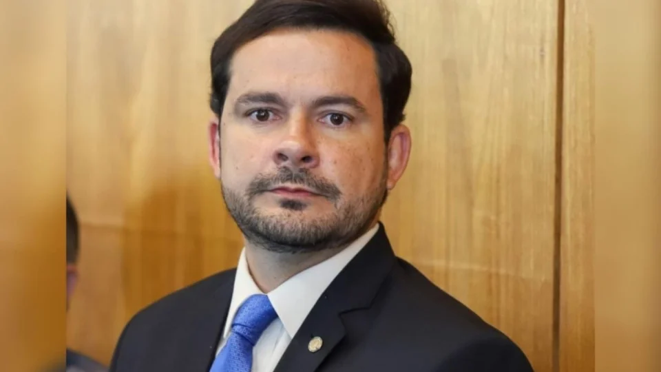Deputado Alberto Neto defende emenda em meio a denúncia de fraude bilionária no INSS