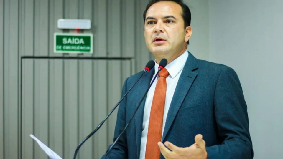 TCE-AM investiga contrato firmado pela Prefeitura de Parintins com empresa recém-criada de Brasília