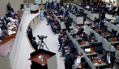 Vereadores cobram atualização do plano de carreira da educação municipal na CMM