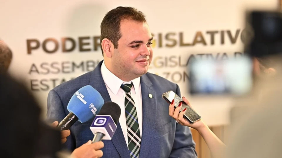 “Vamos adaptar o plenário para receber mais seis deputados na Aleam”, diz Roberto Cidade