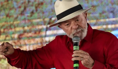 Lula alfineta Bolsonaro e diz que não se pode votar em ‘qualquer tranqueira’