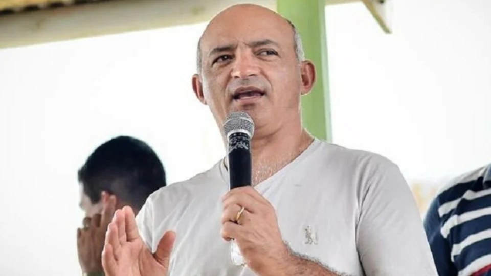 Prefeito de Manaquiri é denunciado por contratar sem licitação mais de 50 prestadores fluviais