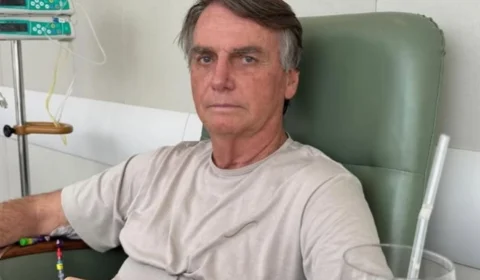 Sem dor ou febre: Bolsonaro deixa UTI, informa boletim médico