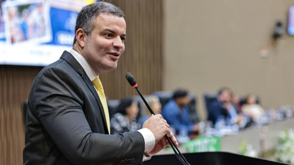 Rodrigo Sá destaca protagonismo dos assistentes sociais em sessão solene na CMM