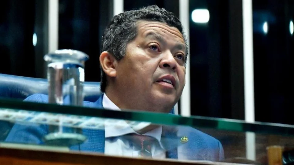 TRE-PA cassa mandato de senador Beto Faro por compra de votos em 2022