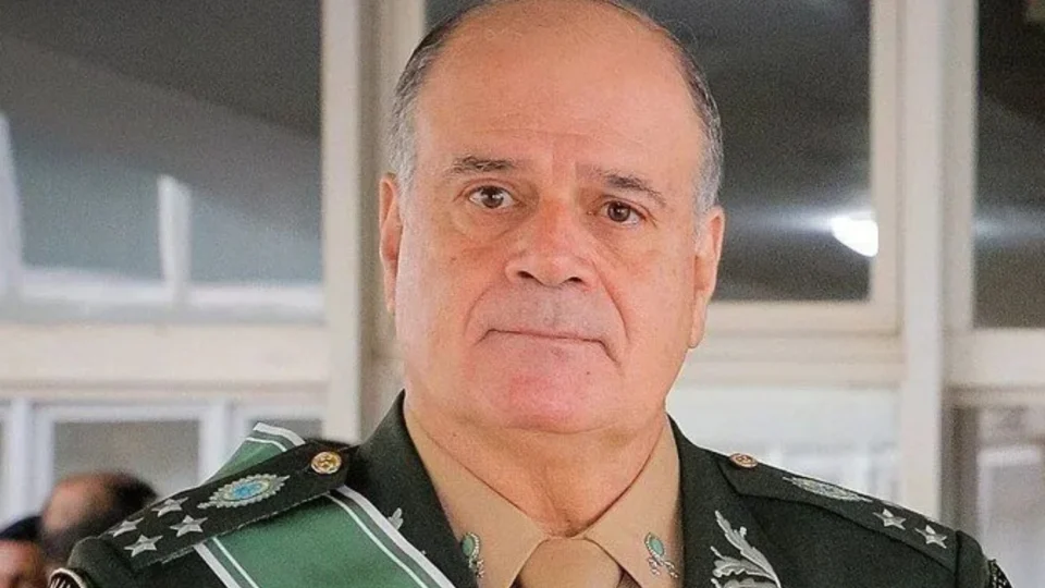 Ex-comandante do Exército rejeita versão da PF, desmonta acusação da PGR e irrita Moraes