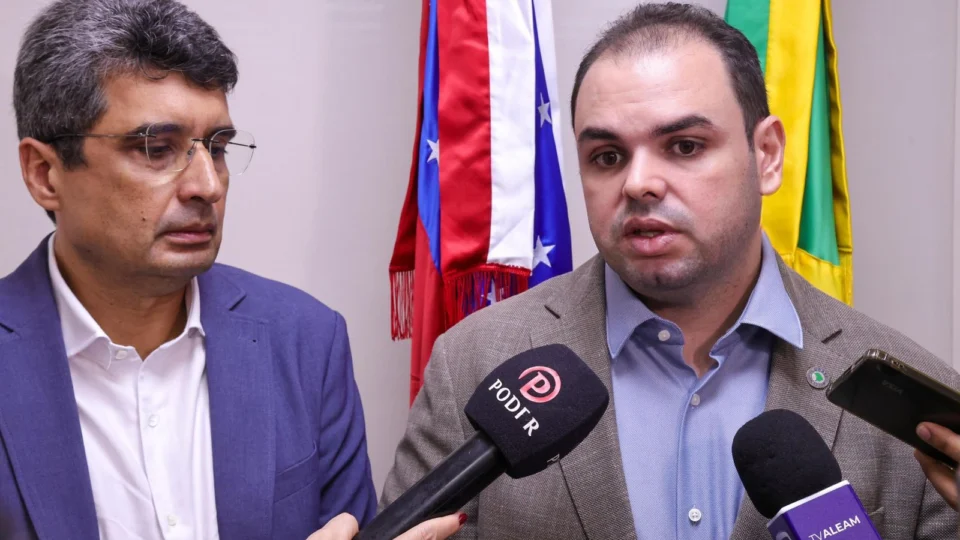 Após articulação de Cidade junto ao DNIT, balsa para porto provisório chega a Borba