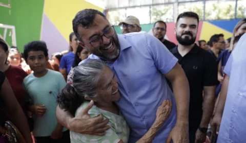 Em homenagem às mães, governador Wilson Lima antecipa pagamento do Auxílio Estadual