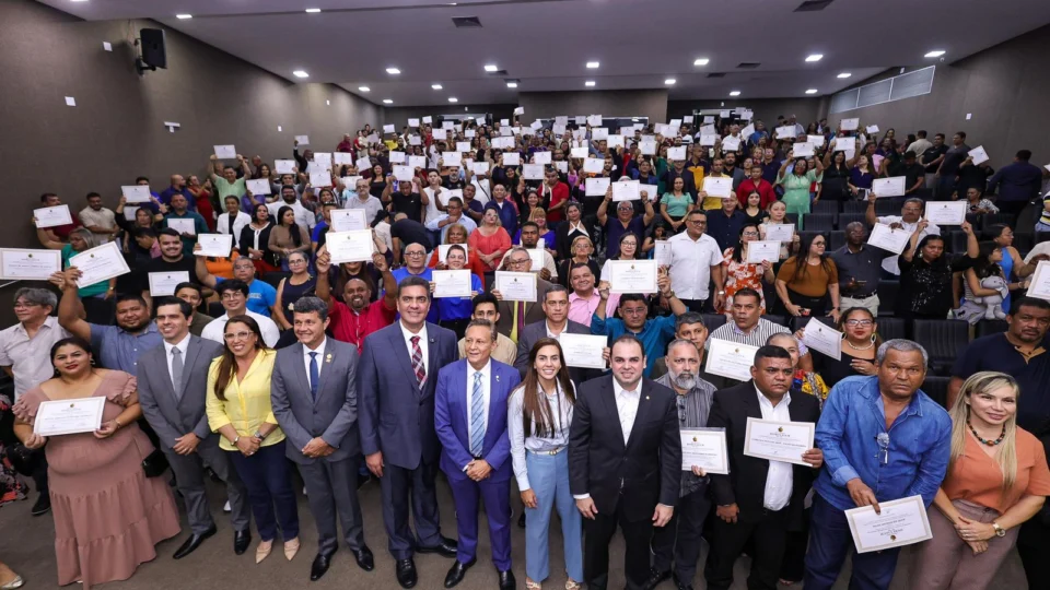 Aleam homenageia líderes comunitários em sessão especial