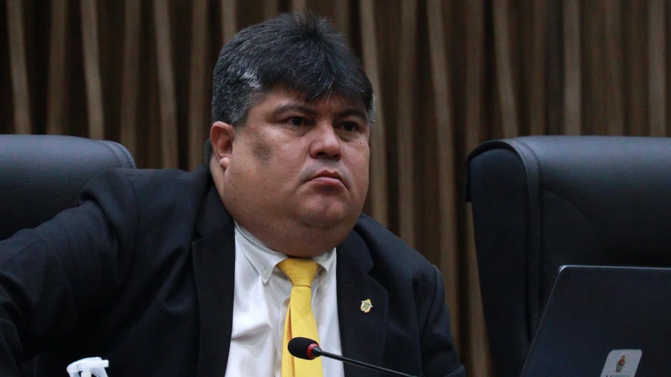 Presidente da CMM, David Reis, acumula ausências e não preside sessões nesta semana