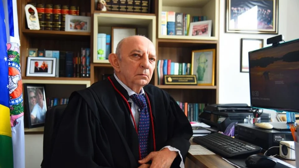 Desembargador Chalub antecipa aposentadoria do TJ-AM e abre vaga do quinto constitucional