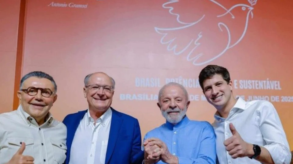 João Campos é eleito presidente do PSB em evento com Lula e Motta