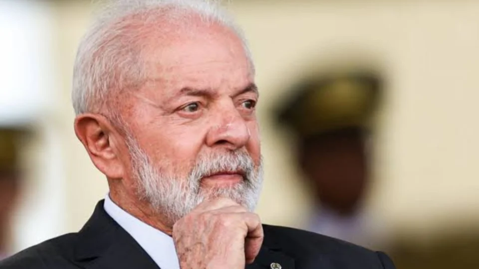 Governo Lula não tem dinheiro para comprar livros para escolas públicas