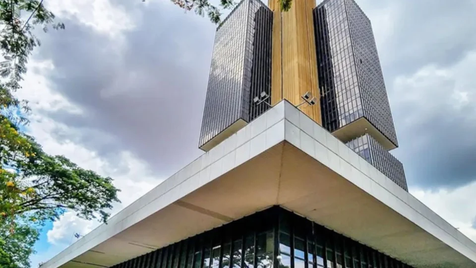 Banco Central eleva Selic para 15% ao ano, maior patamar desde 2006