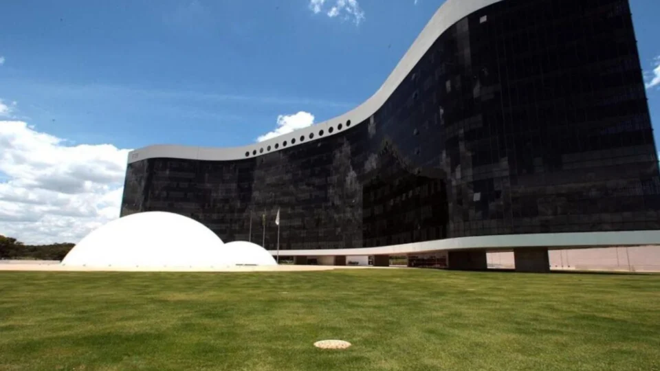 Comissão aprova criação de quase 800 cargos para o TSE ao custo de R$109 milhões