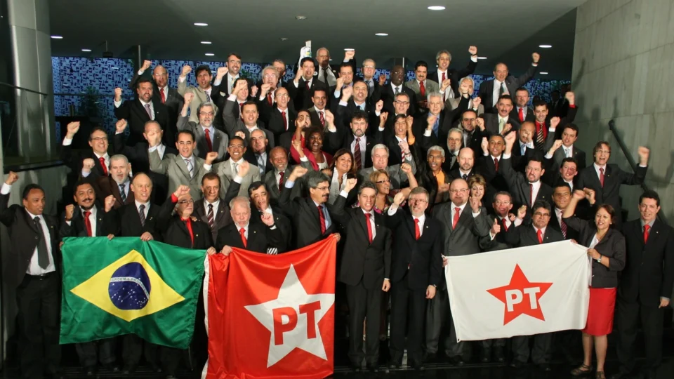 92% da bancada do PT votou a favor de aumento na conta de luz