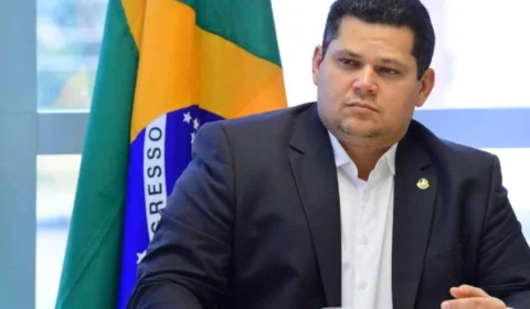 Alcolumbre promulga derrubada de alta do IOF