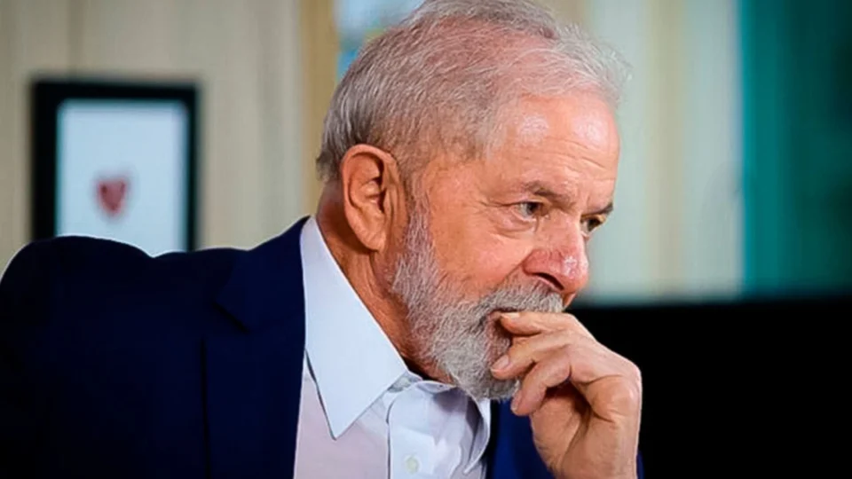Governo Lula é desaprovado por 56,7%, diz Paraná Pesquisas