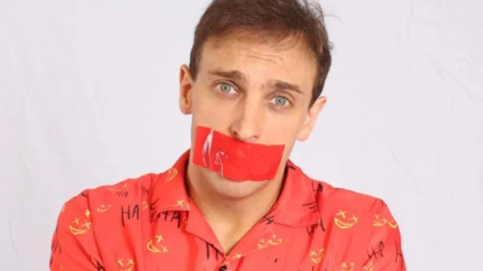 Condenação de Léo Lins por piadas gera reações entre juristas e políticos